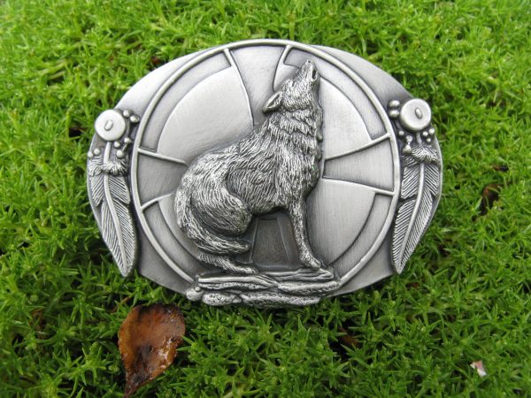 WOLF AND INDIAN FEATHERS ANTIQUE SILVER BELT BUCKLE