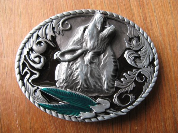 HOWLING WOLF & FEATHERS BELT BUCKLE