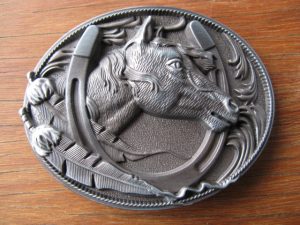 HORSE, HORSESHOE & INDIAN FEATHERS MATT BELT BUCKLE