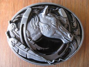 HORSE, HORSESHOE AND INDIAN FEATHERS BLACK BELT BUCKLE