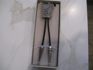 SILVER PLATED BRAIDED FLOWERS WESTERN BOLO TIE