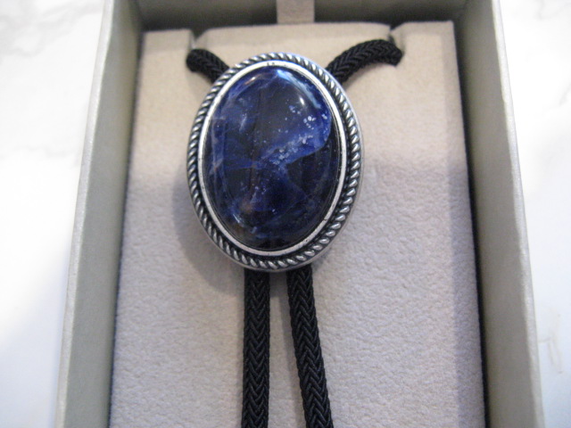 SILVER PLATED BLUE PLESSITE STONE BOLO TIE WITH ROPE BORDER - Image 3